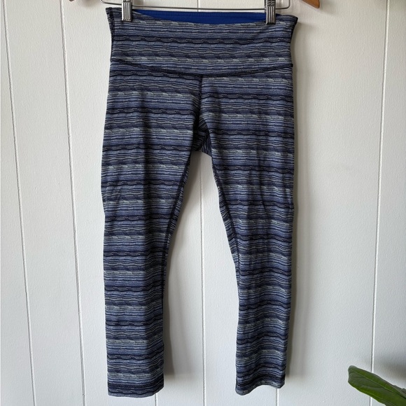 Lululemon Wunder Under Crop | Size 6 - Picture 2 of 6